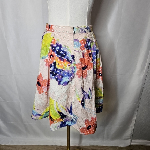Trina Turk bubble Floral Crochet Women's Skirt size 0 - Picture 6 of 7